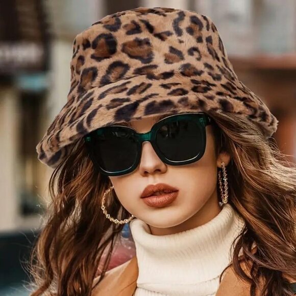 FAUX FUR LEOPARD PRINT BUCKET HAT - Picture 1 of 4